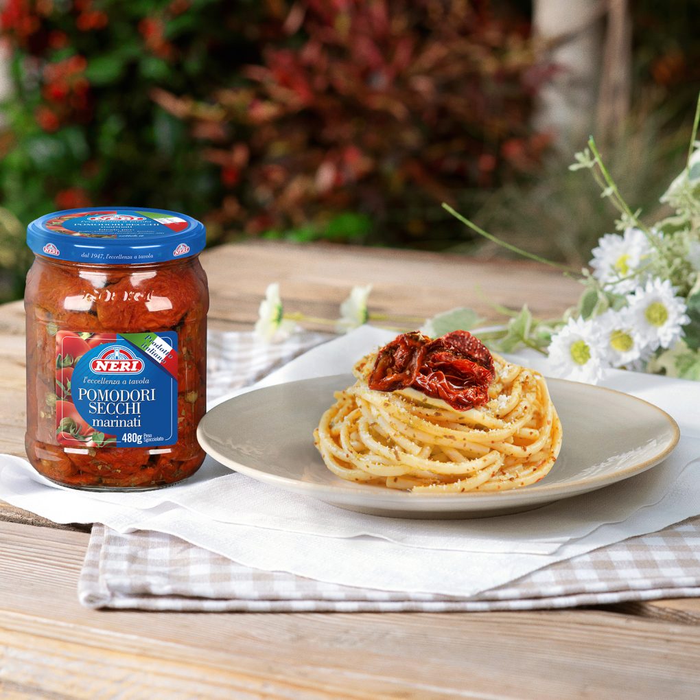 Spaghetti di pomodori secchi alla siciliana